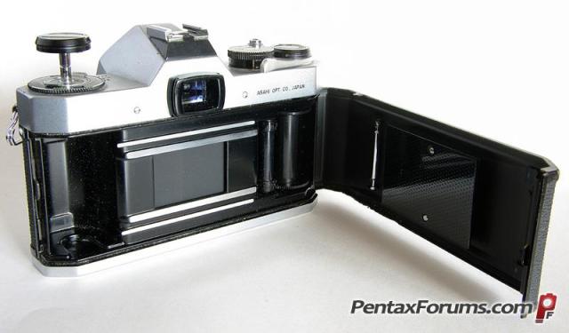 Spotmatic_II_rear_open_pf_x800